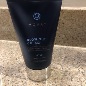 Monat Blow Out Cream